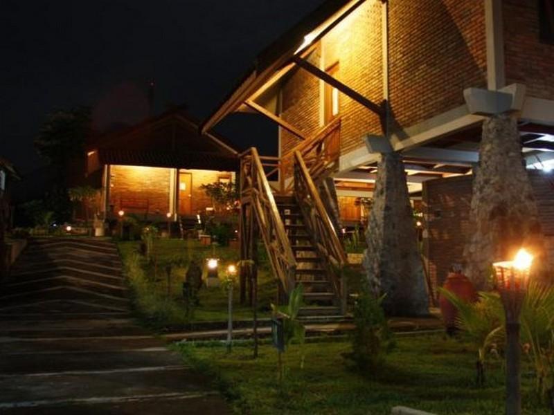 Disaster Oasis Hotel Kaliurang Exterior photo