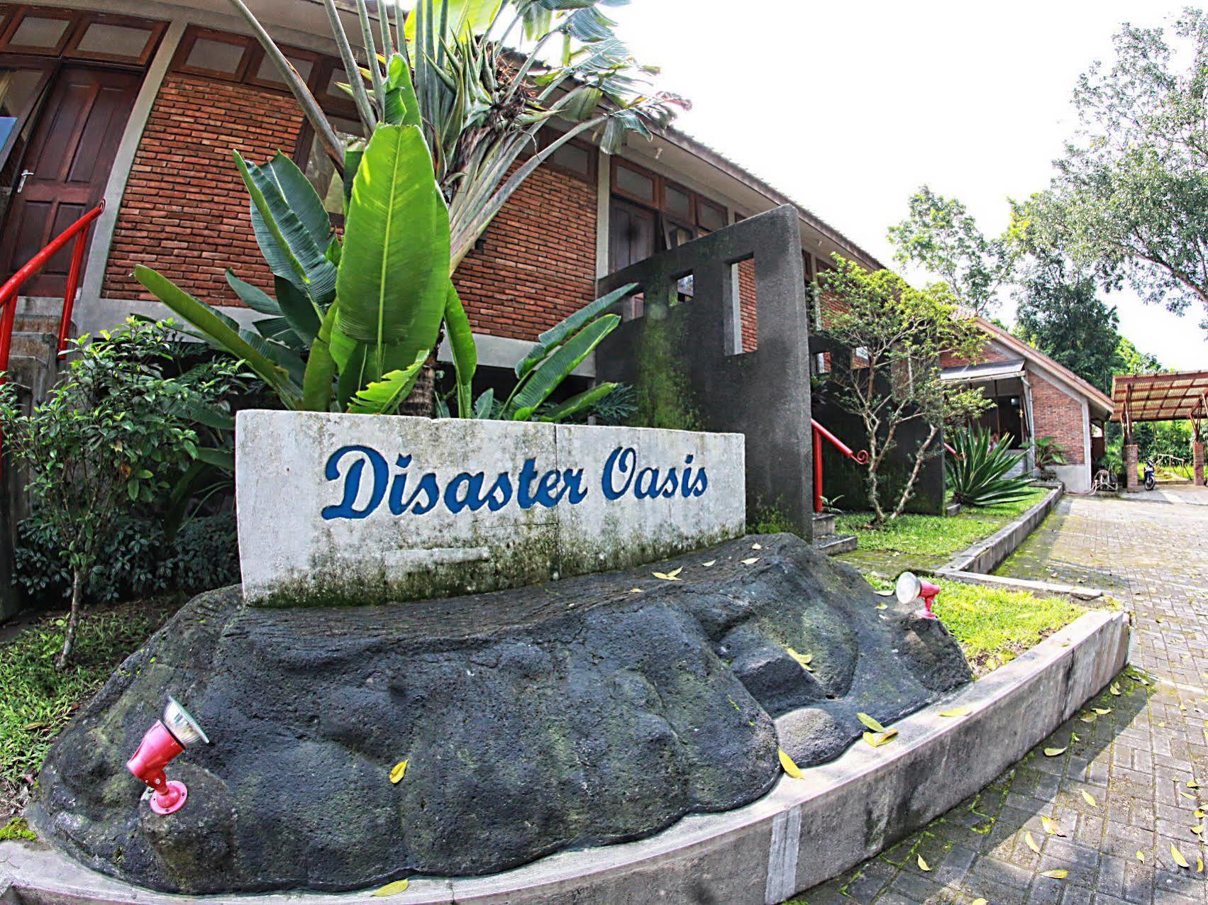 Disaster Oasis Hotel Kaliurang Exterior photo
