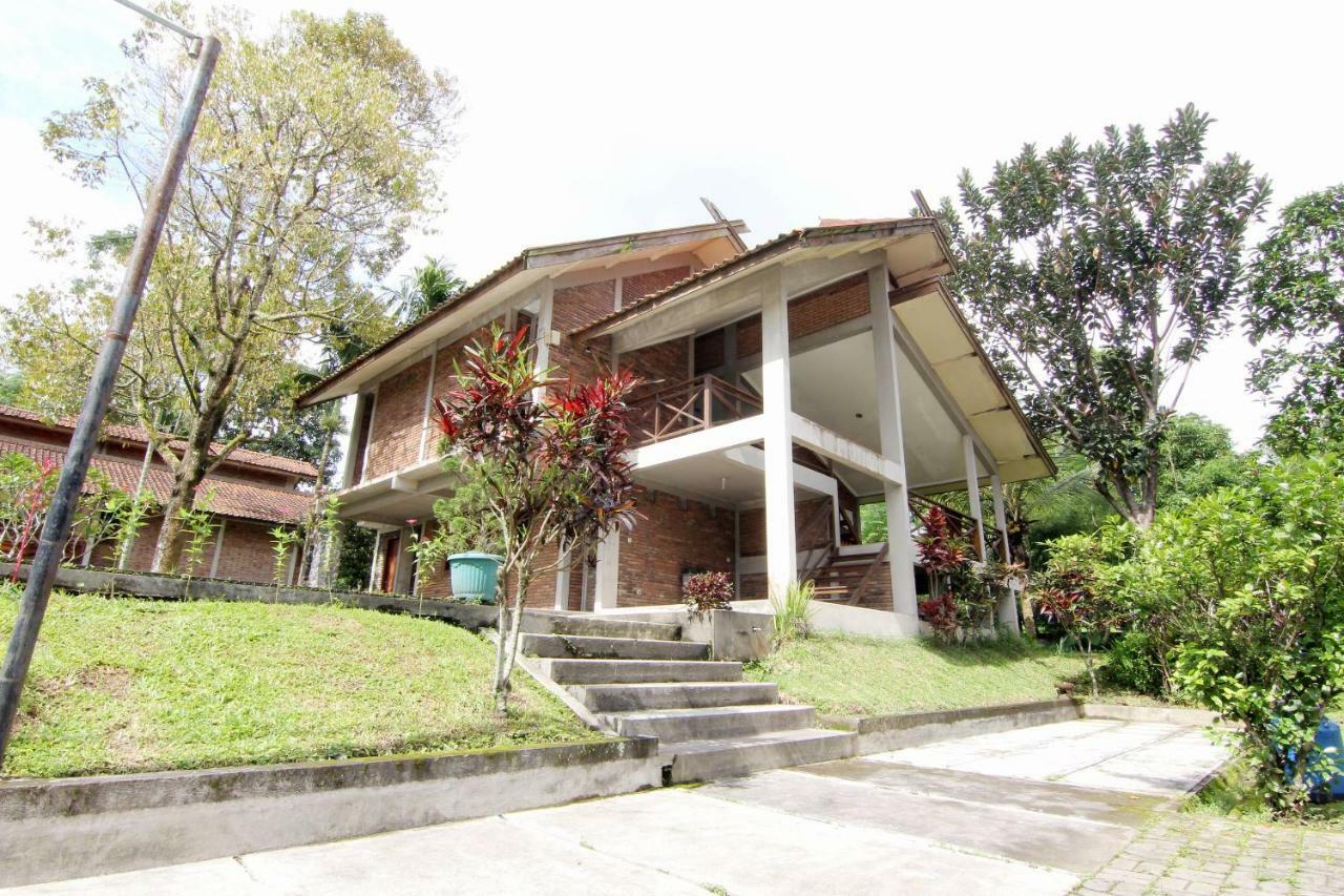 Disaster Oasis Hotel Kaliurang Exterior photo