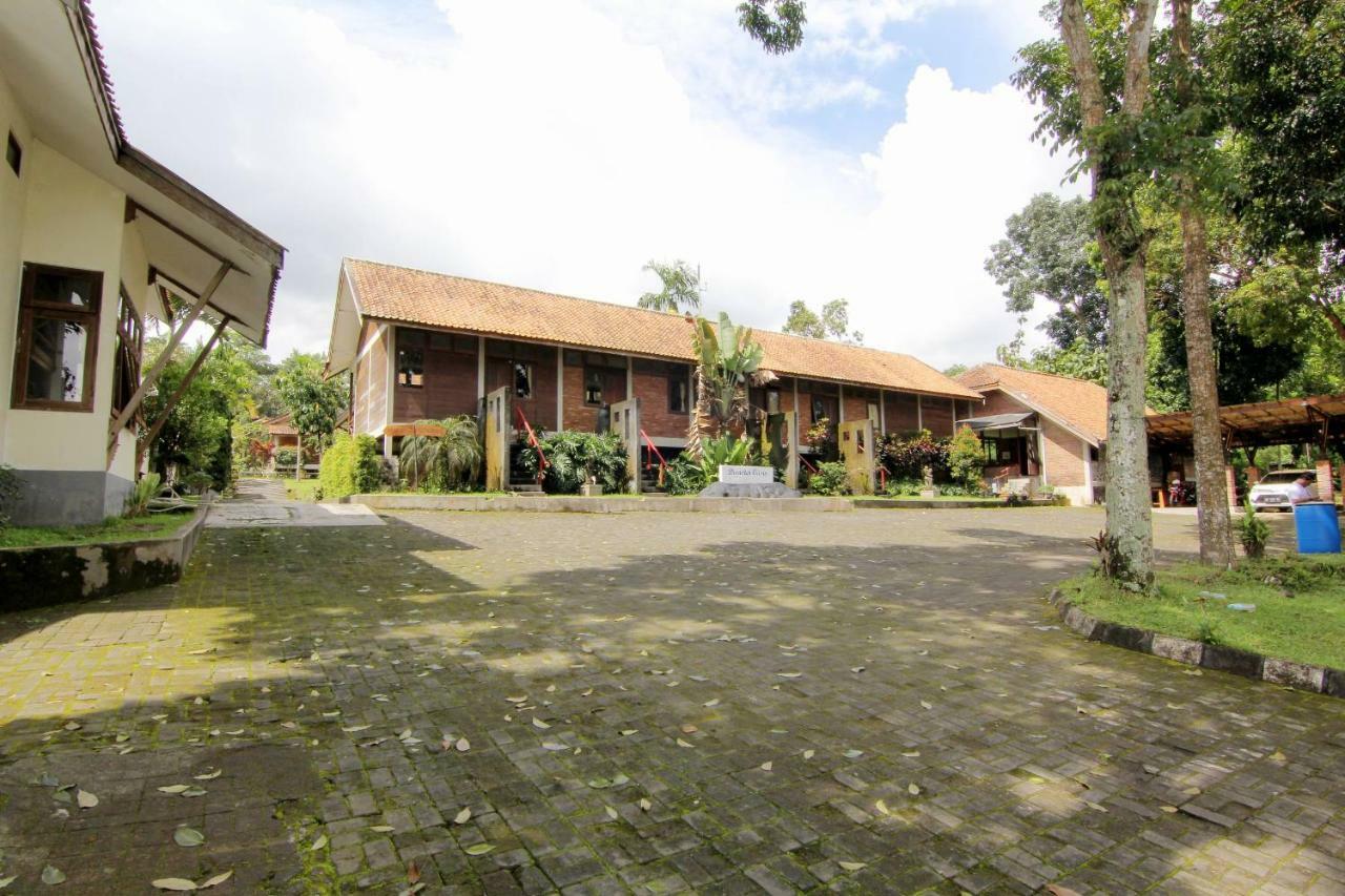 Disaster Oasis Hotel Kaliurang Exterior photo