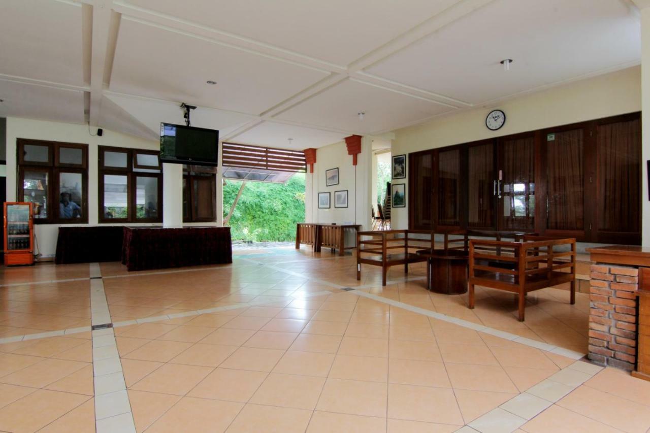 Disaster Oasis Hotel Kaliurang Exterior photo
