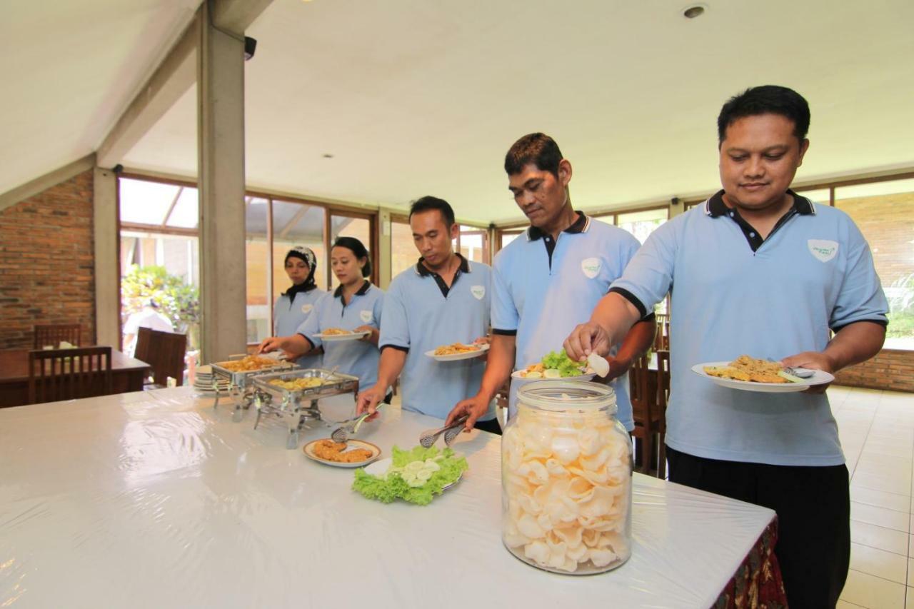 Disaster Oasis Hotel Kaliurang Exterior photo